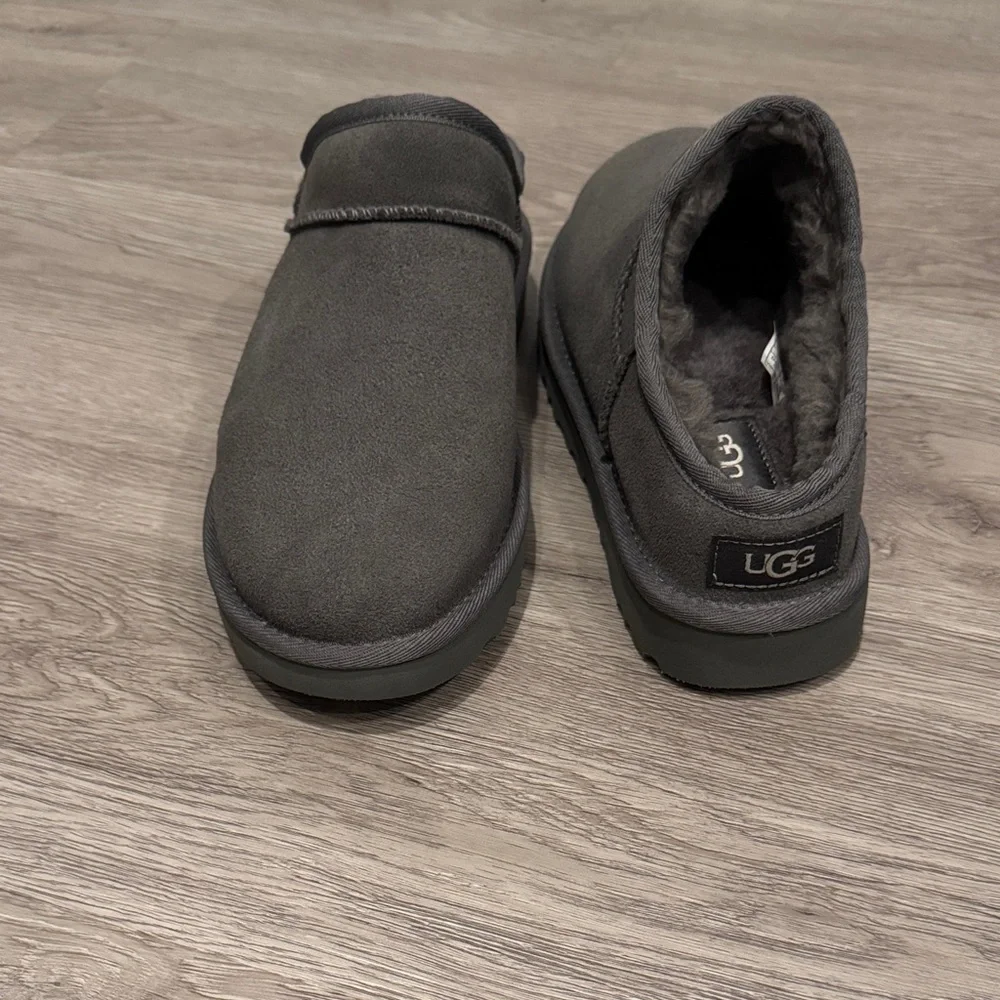 🆕 UGG Classic Micro Charcoal Suede Slip-Ons boots Size 7 - Picture 2 of 12
